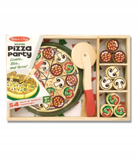 Drevená pizza na rezanie a stohovanie. Kuchyňa