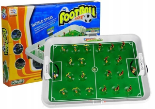 Hra stolného futbalu na jarné futbalové veľké detské ihrisko