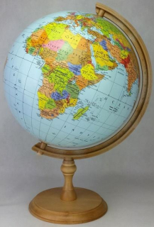 Globe 320 Politická drevená päta
