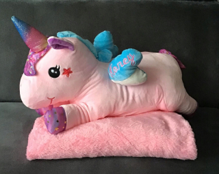 Prikrývka, prehozy na posteľ - Maskotská prikrývka 2 v 1 ružovom vankúšu Unicorn