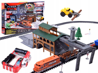 Nákladný vlak s vozne a RC0507 stanice