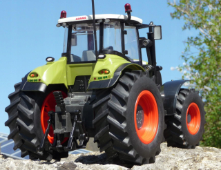 MALIK Šťastný Ľudia traktor Claas Axion 870 RC