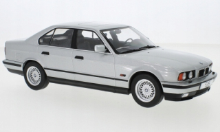 MCG BMW 5er (E34) Strieborná 1992 01:18 18158