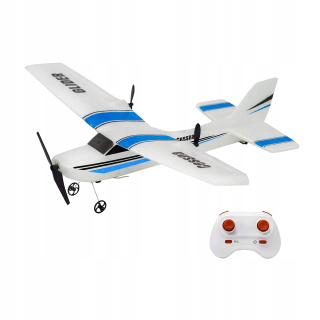 EVA Pilot Foam Glider pripravený k letu za