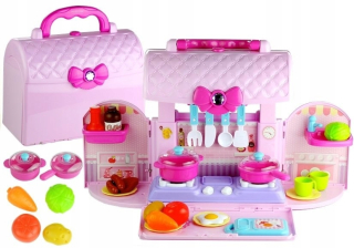 Zosemná kuchyňa v sade kufra. Pink horáky