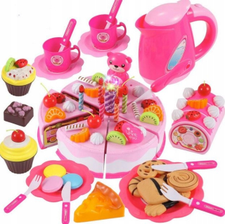 Rezanie tortu 80el narodeniny kuchyne pink