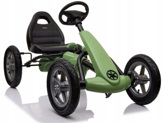 Auto na nosníku automobilu na batériu ako skutočné