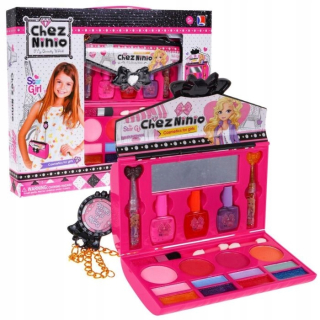 Make-up tvoriť kozmetickú tašku
