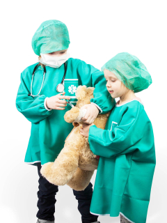 Doktor set, skutočný lekár sa stetoskopom